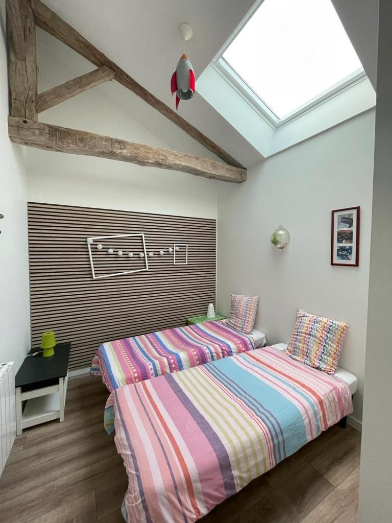 Gite De Charme - 3 Chambres, 5 Lits - De 4 A 7 Personnes Avanton Esterno foto