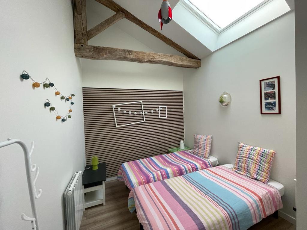 Gite De Charme - 3 Chambres, 5 Lits - De 4 A 7 Personnes Avanton Esterno foto